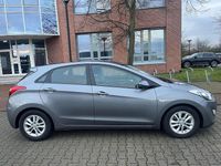 Gebraucht Hyundai i30 Edition 110 PS (80 kW) 2015 Grau Limousine