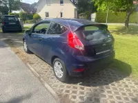 Gebraucht Ford Fiesta Ambiente 60 PS (44 kW) 2015 Blau Kleinwagen