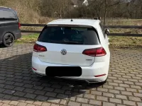 Gebraucht VW Golf VII 130 PS (95 kW) 2019 Weiß Limousine