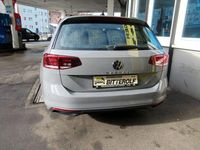 Gebraucht VW Passat 122 PS (89 kW) 2022 Grau Kombi