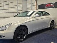 Gebraucht Mercedes CLS500 387 PS (284 kW) 2007 Weiß Limousine