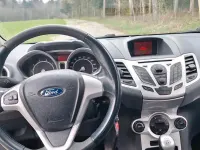 Gebraucht Ford Fiesta 80 PS (58 kW) 2010 Rot Kleinwagen