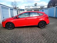 Gebraucht Ford Focus 105 PS (77 kW) 2012 Rot Limousine