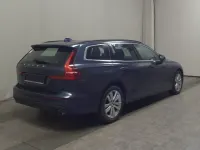 Gebraucht Volvo V60 Momentum 197 PS (144 kW) 2021 Blau Kombi