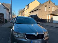 Gebraucht Skoda Superb 122 PS (89 kW) 2011 Grau Kombi