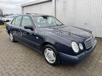 Gebraucht Mercedes E200 136 PS (100 kW) 1997 Blau Limousine