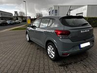 Gebraucht Dacia Sandero Expression 91 PS (66 kW) 2024 Grau Limousine