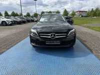 Gebraucht Mercedes C200 Avantgarde 184 PS (135 kW) 2021 Obsidianschwarz Kombi