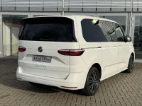 Gebraucht VW Multivan Basis 150 PS (110 kW) 2023 Weiß Van / Kleinbus