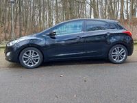 Gebraucht Hyundai i30 Passion 110 PS (80 kW) 2016 Schwarz Limousine