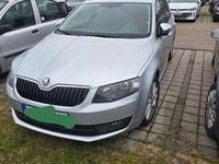 Usado Skoda Octavia Joy 150 HP (110 kW) 2016 Cinzento Citadino