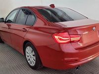 Gebraucht BMW 318 Advantage 136 PS (100 kW) 2016 Rot Limousine