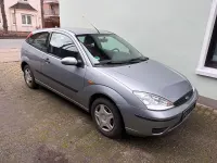 Usado Ford Focus 75 CV (55 kW) 2003 Plateado Berlina