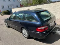 Second-hand Mercedes E270 Elegance 177 CP (130 kW) 2003 Albastru Berlinǎ
