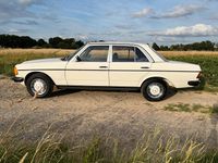 Gebraucht Mercedes 200 109 PS (80 kW) 1982 Weiß Limousine