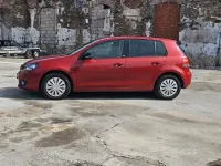 Gebraucht VW Golf VI 105 PS (77 kW) 2011 Rot Kleinwagen