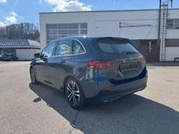Gebraucht Mercedes B200 Advanced 163 PS (119 kW) 2023 Blau Van / Kleinbus