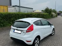 Gebraucht Ford Fiesta 86 PS (63 kW) 2010 Weiß Kleinwagen