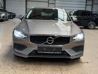 Gebraucht Volvo V60 Momentum 150 PS (110 kW) 2019 Grau Kombi
