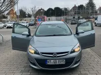 Gebraucht Opel Astra Edition 140 PS (102 kW) 2012 Silber Kombi