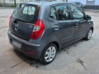 Gebraucht Hyundai i10 70 PS (51 kW) 2011 Grün Kleinwagen