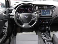 Gebraucht Hyundai i20 Advantage 101 PS (74 kW) 2020 Silber Kleinwagen