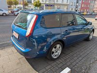Używany Ford Focus 101 KM (74 kW) 2009 Niebieski Kombi