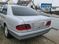 Gebraucht Mercedes E290 129 PS (94 kW) 1998 Silber Limousine