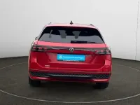 Gebraucht VW Passat R-line 150 PS (110 kW) 2024 Chilirot metallic Kombi