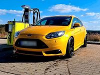 Gebraucht Ford Focus ST 250 PS (183 kW) 2013 Gelb Limousine