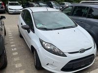 Gebraucht Ford Fiesta Trend 75 PS (55 kW) 2011 Weiß Kleinwagen