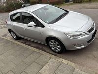 Gebraucht Opel Astra Edition 101 PS (74 kW) 2010 Grau Kleinwagen