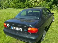 Używany Ford Mondeo 111 KM (81 kW) 1996 Czarny Sedan/Limuzyna