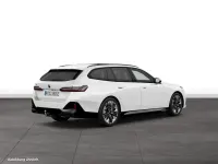 Gebraucht BMW 550e 489 PS (359 kW) 2026 Weiß Kombi