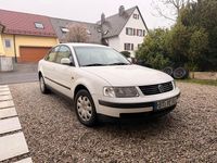 Używany VW Passat Basis 101 KM (74 kW) 1997 Biały Sedan/Limuzyna