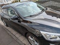 Usado Ford Focus Cool & Connect 101 HP (74 kW) 2019 Preto Sedan