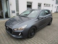 Gebraucht Hyundai i30 Select 101 PS (74 kW) 2017 Grau Limousine
