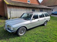 Gebraucht Mercedes 240 72 PS (52 kW) 1984 Silber Kombi