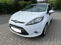 Gebraucht Ford Fiesta 82 PS (60 kW) 2012 Weiß Limousine