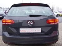 Gebraucht VW Passat Trendline 150 PS (110 kW) 2018 Grau Kombi