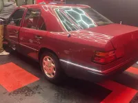 Gebraucht Mercedes 220 150 PS (110 kW) 1993 Rot Limousine