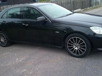Gebraucht Mercedes E220 Avantgarde 170 PS (125 kW) 2011 Schwarz Limousine