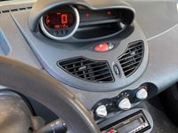 Second-hand Renault Twingo 75 CP (55 kW) 2010 Roșu Hatchback