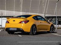 Second-hand Hyundai Genesis 303 CP (222 kW) 2012 Galben Coupe