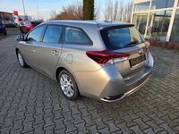 Gebraucht Toyota Auris Hybrid Design 136 PS (100 kW) 2016 Silber Kombi