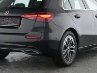 Gebraucht Mercedes A180 Advanced 136 PS (100 kW) 2025 lack kosmosschwarz Limousine