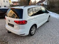 Gebraucht VW Touran Comfortline 150 PS (110 kW) 2016 Weiß Van / Kleinbus