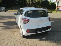 Gebraucht Hyundai i10 Trend 87 PS (63 kW) 2017 Weiß Kleinwagen