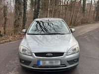 Gebraucht Ford Focus Ghia 101 PS (74 kW) 2005 Grau Limousine