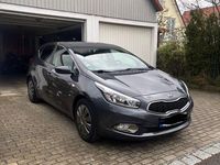 Gebraucht Kia Ceed DREAM-TEAM Edition 99 PS (72 kW) 2015 Grau Kleinwagen